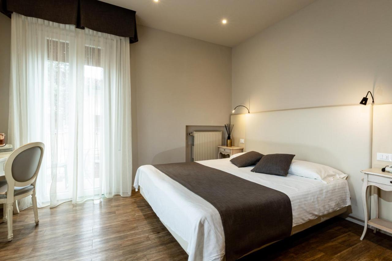 Hotel Marconi Sirmione Esterno foto